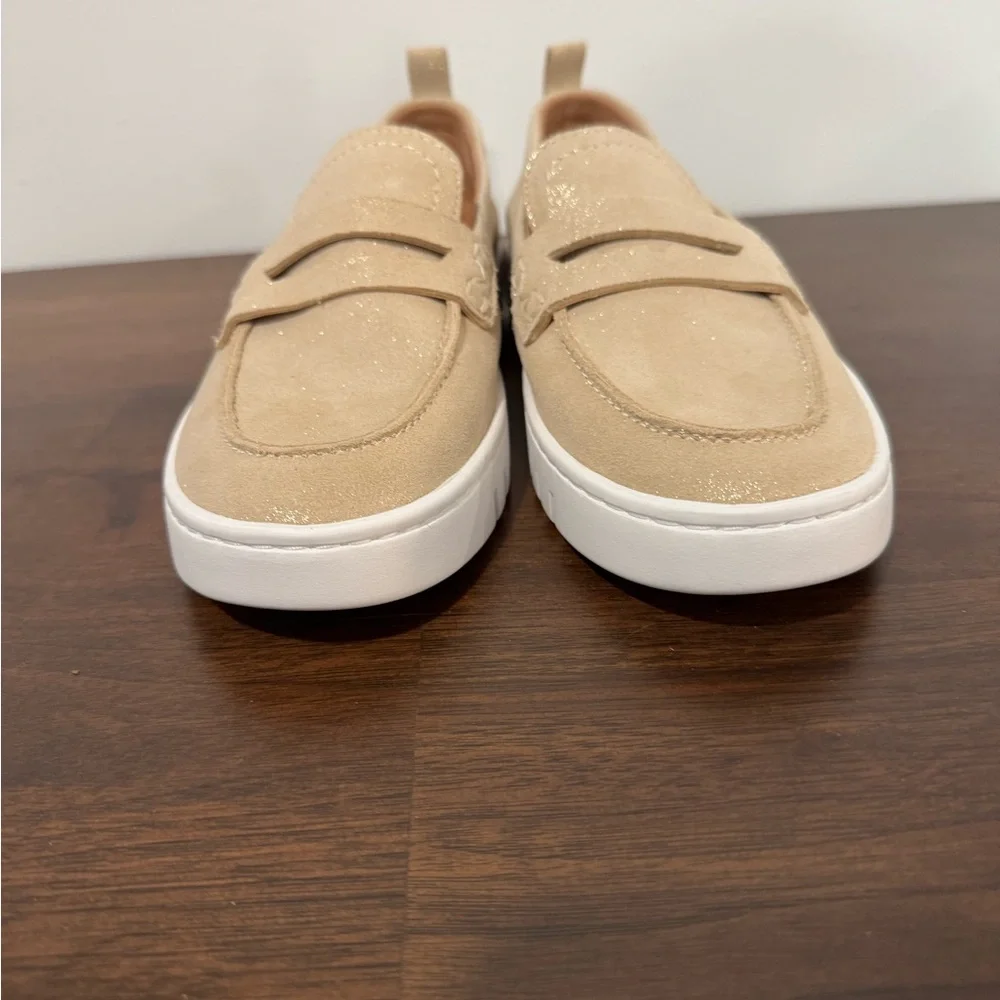 Vionic Women's Beige Slip-On Loafers with White Sole - Picture 4 of 10